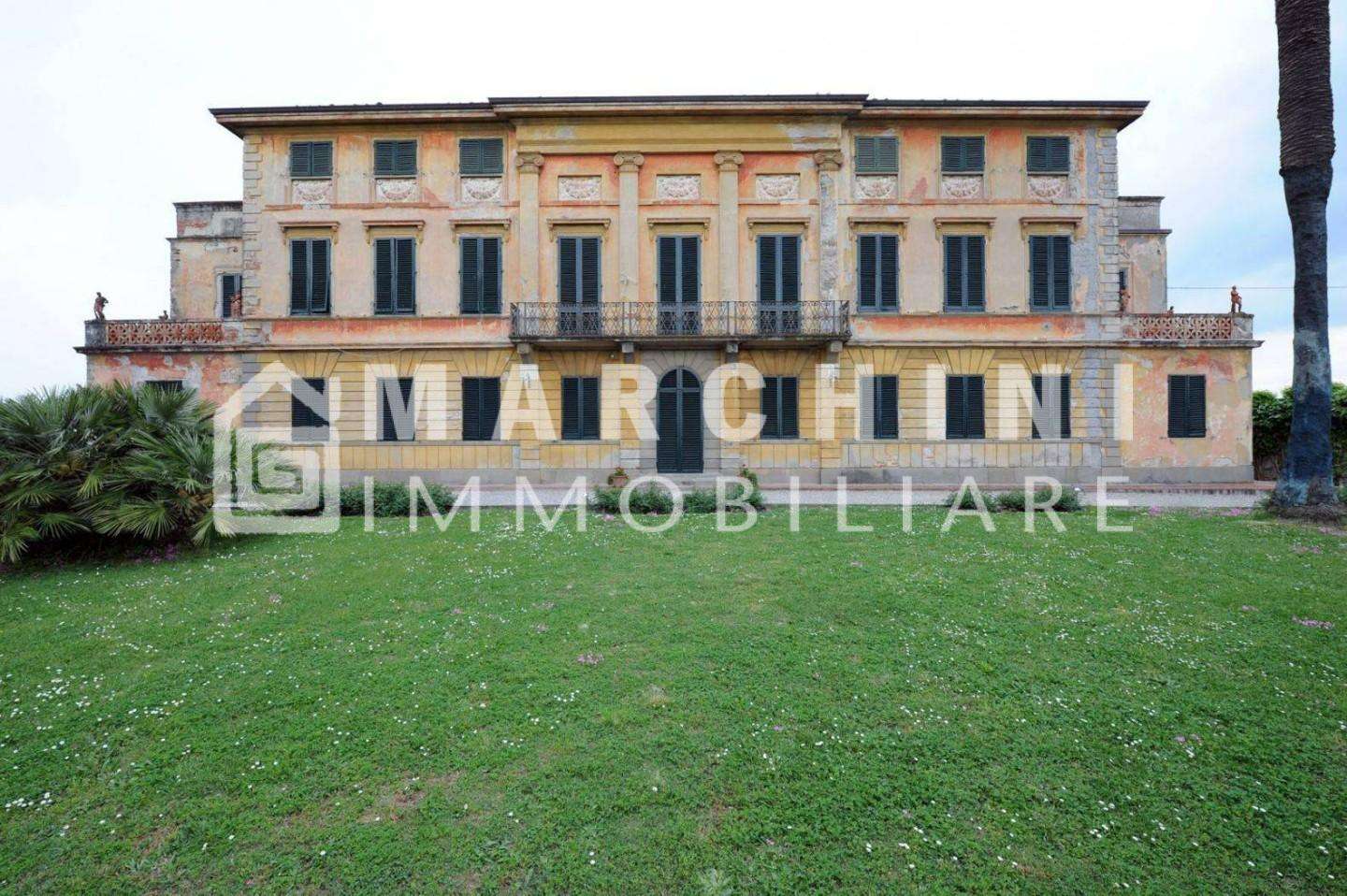 Palazzo - Stabile in Vendita a Capannori LU