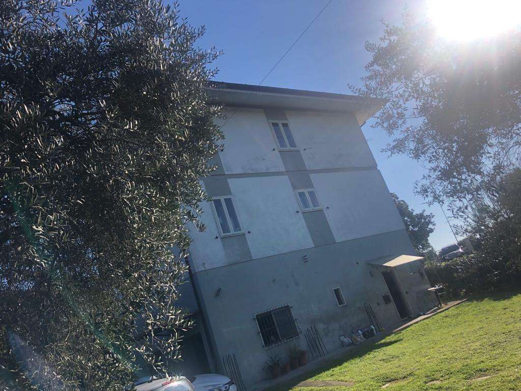 Villa in Vendita a Montignoso Via Marina,