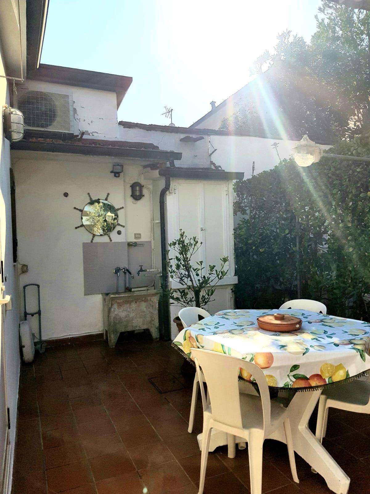 Casa Bi - Trifamiliare in Affitto a Pietrasanta Via Torino,
