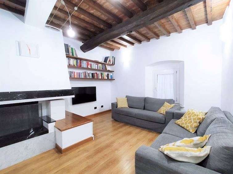 Casa Bi - Trifamiliare in Vendita a Carrara Via dell 'Arancio,
