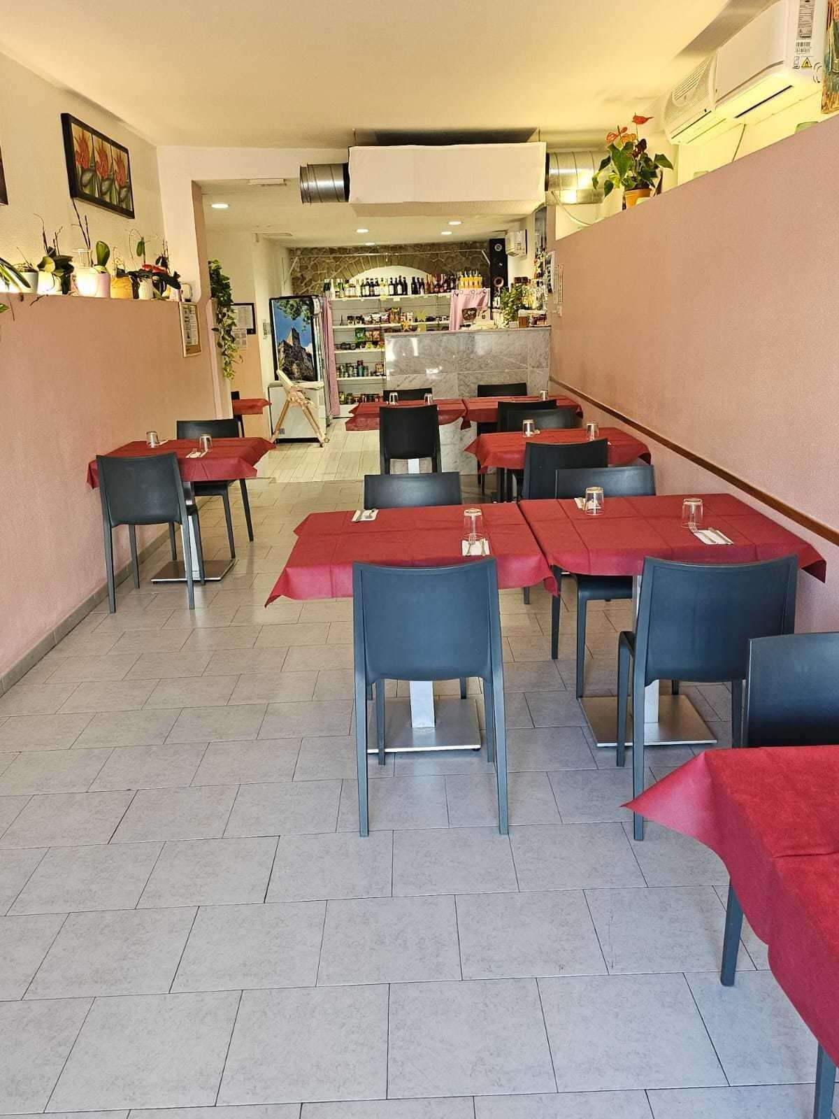 Ristorante - Pizzeria in Vendita a Massa Via degli Oliveti, 117