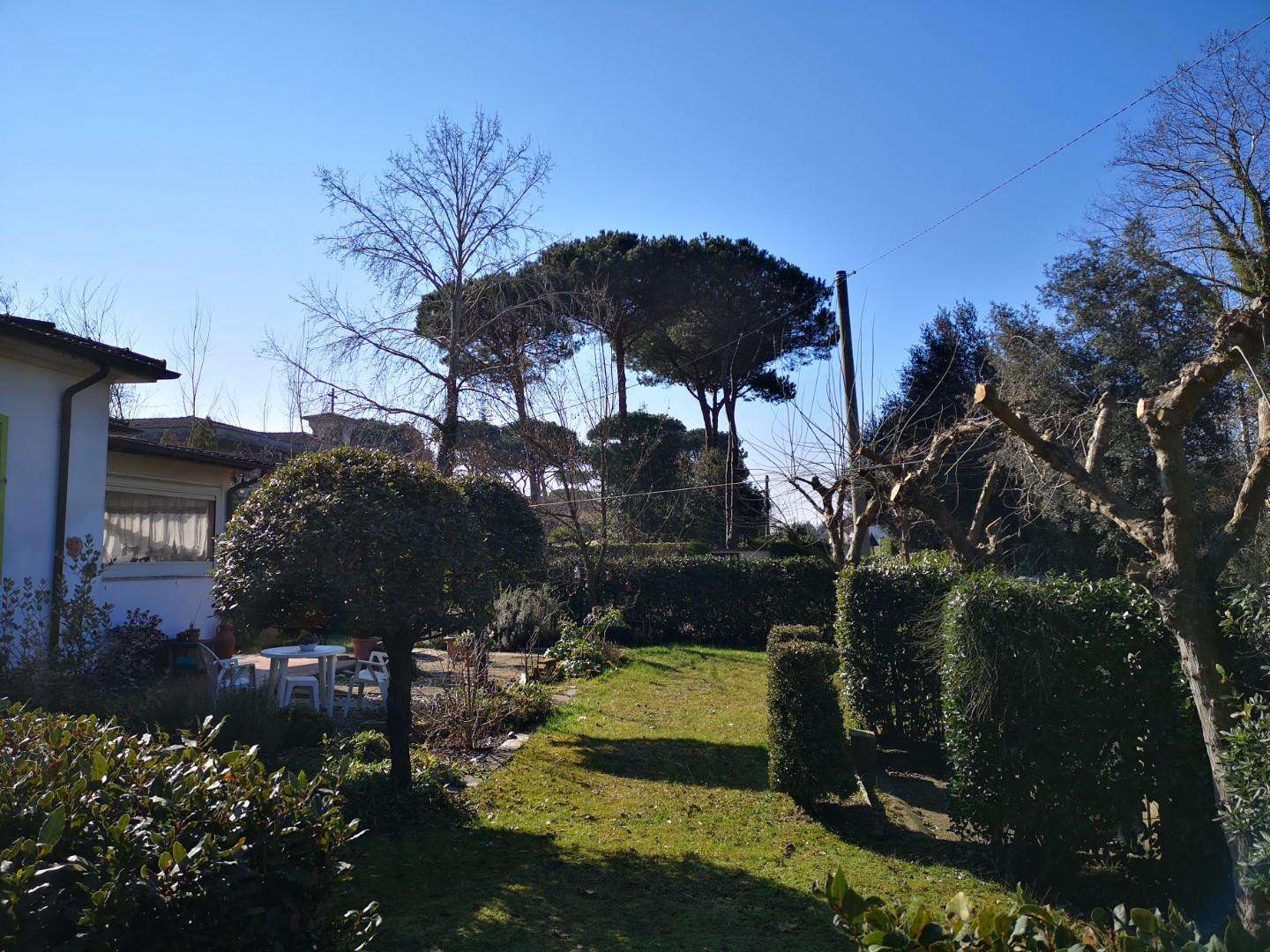 Villa in Vendita a Massa Via S. Domenichino, 80