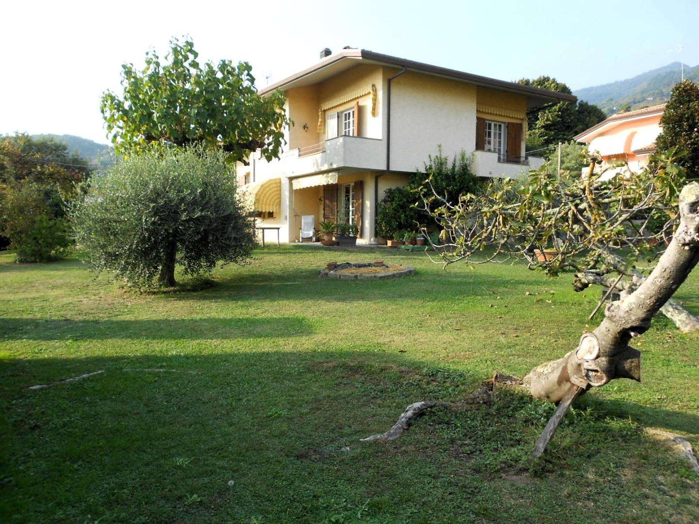 Casa Bi - Trifamiliare in Vendita a Pietrasanta Via Strettoia,