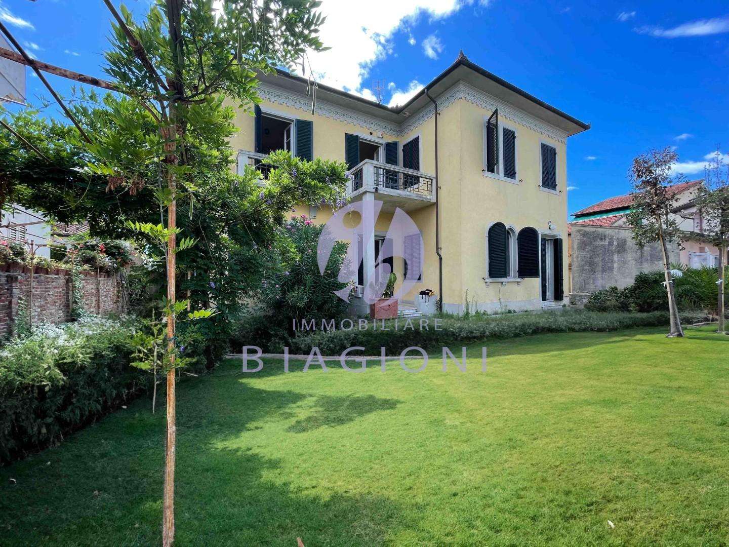 Villa in Vendita a Camaiore Via Francesco Gasparini,