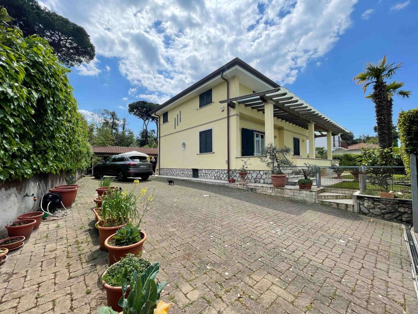 Villa in Vendita a Pietrasanta Via Palestro, 54