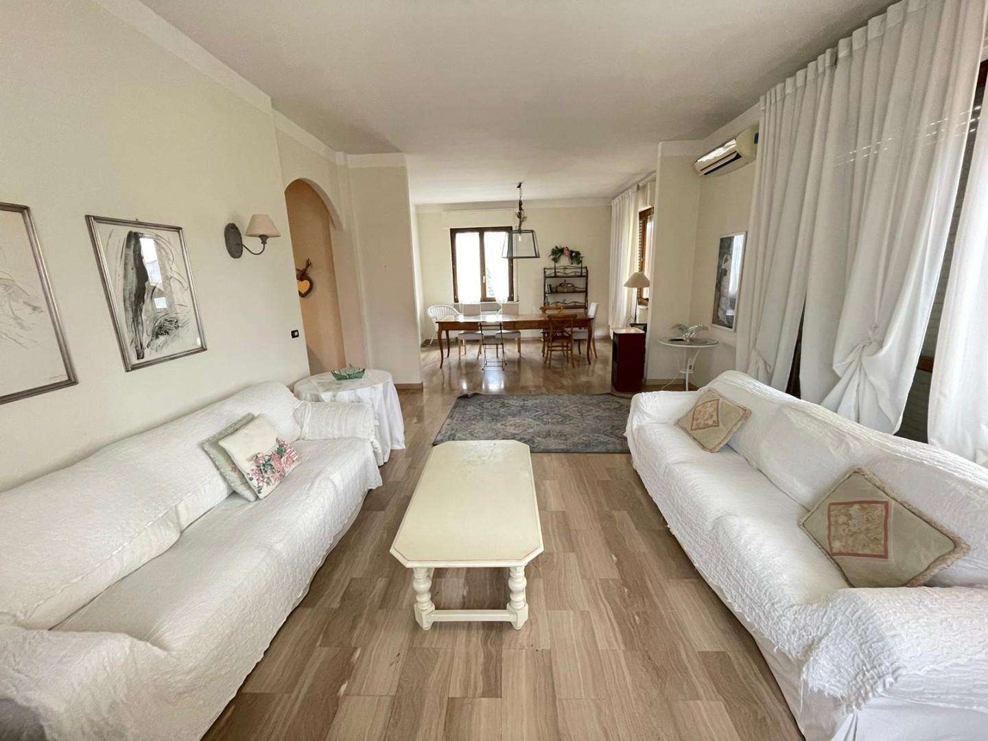 Appartamento in Vendita a Lucca Via Barsocchini,