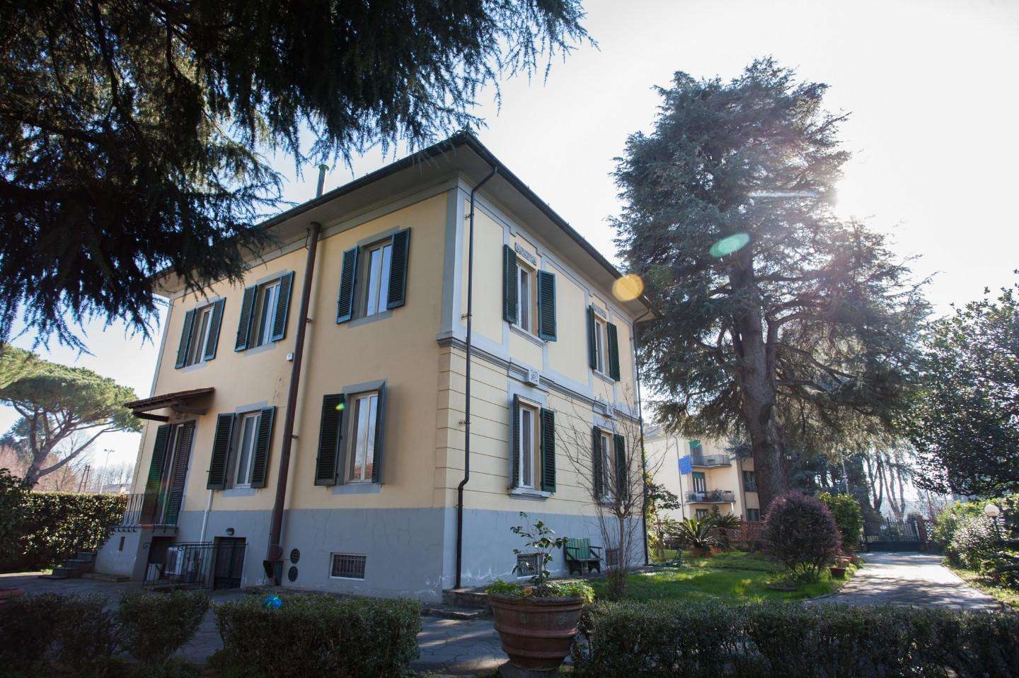 Villa in Vendita a Lucca Via San Marco,