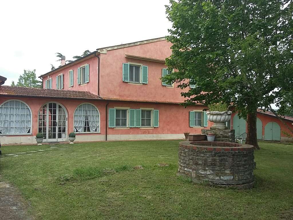 Villa in Vendita a Crespina Lorenzana Lavoria PI,