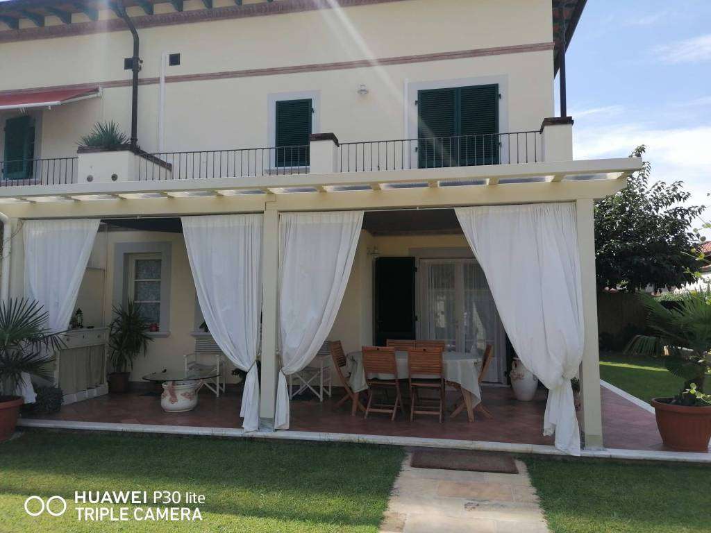 Casa Bi - Trifamiliare in Affitto a Pietrasanta Via Traversa Crociale, 34