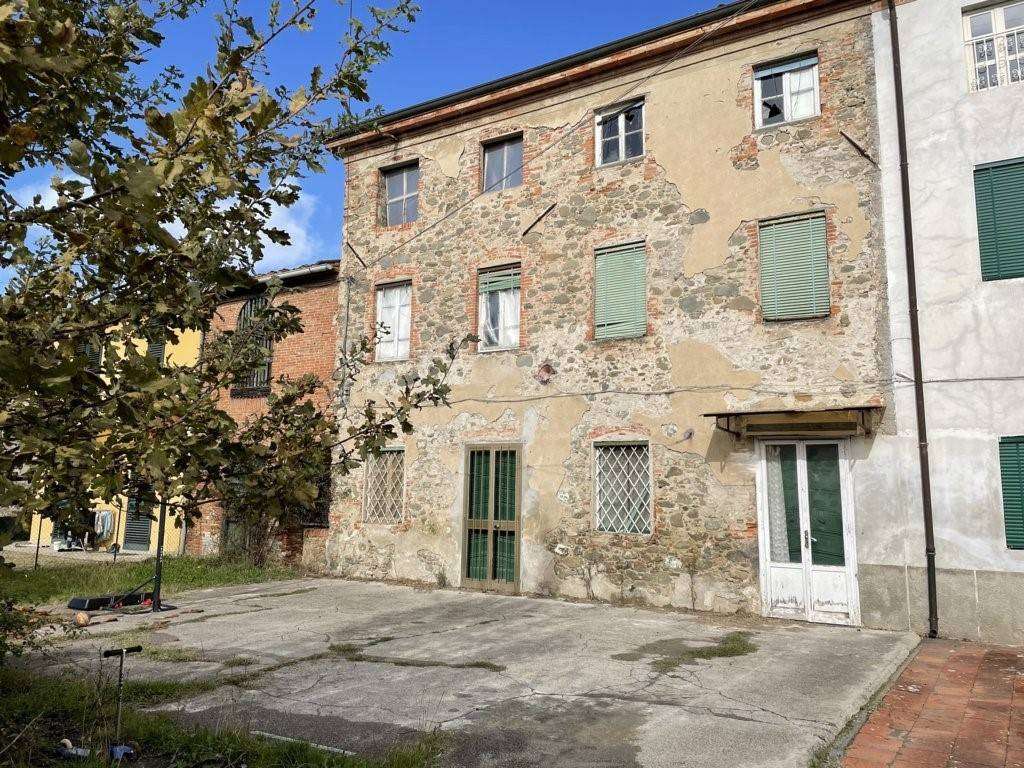 Palazzo - Stabile in Vendita a Capannori Stradone di Camigliano, 55012