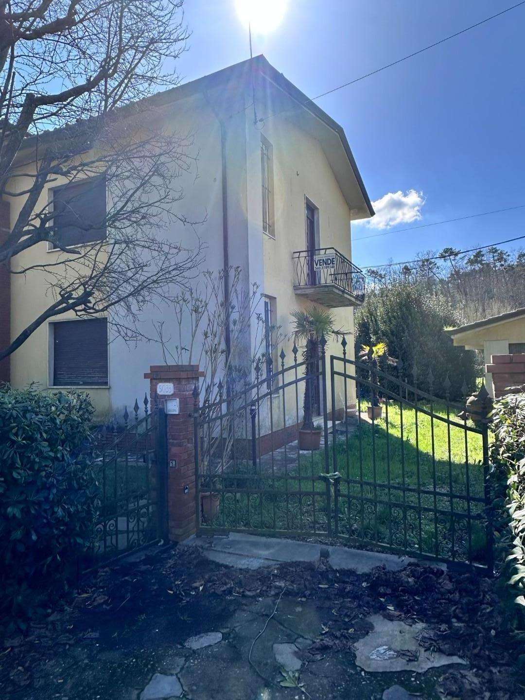 Casa Bi - Trifamiliare in Vendita a Lucca Via per Camaiore,