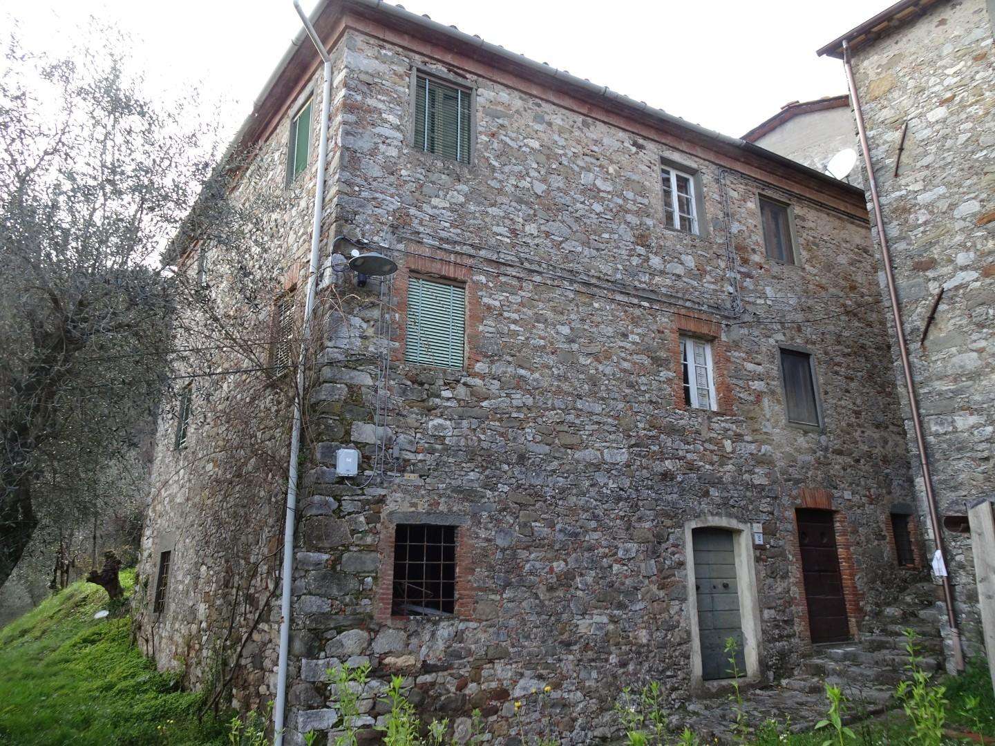 Palazzo - Stabile in Vendita a Pescaglia Ansana, 55064