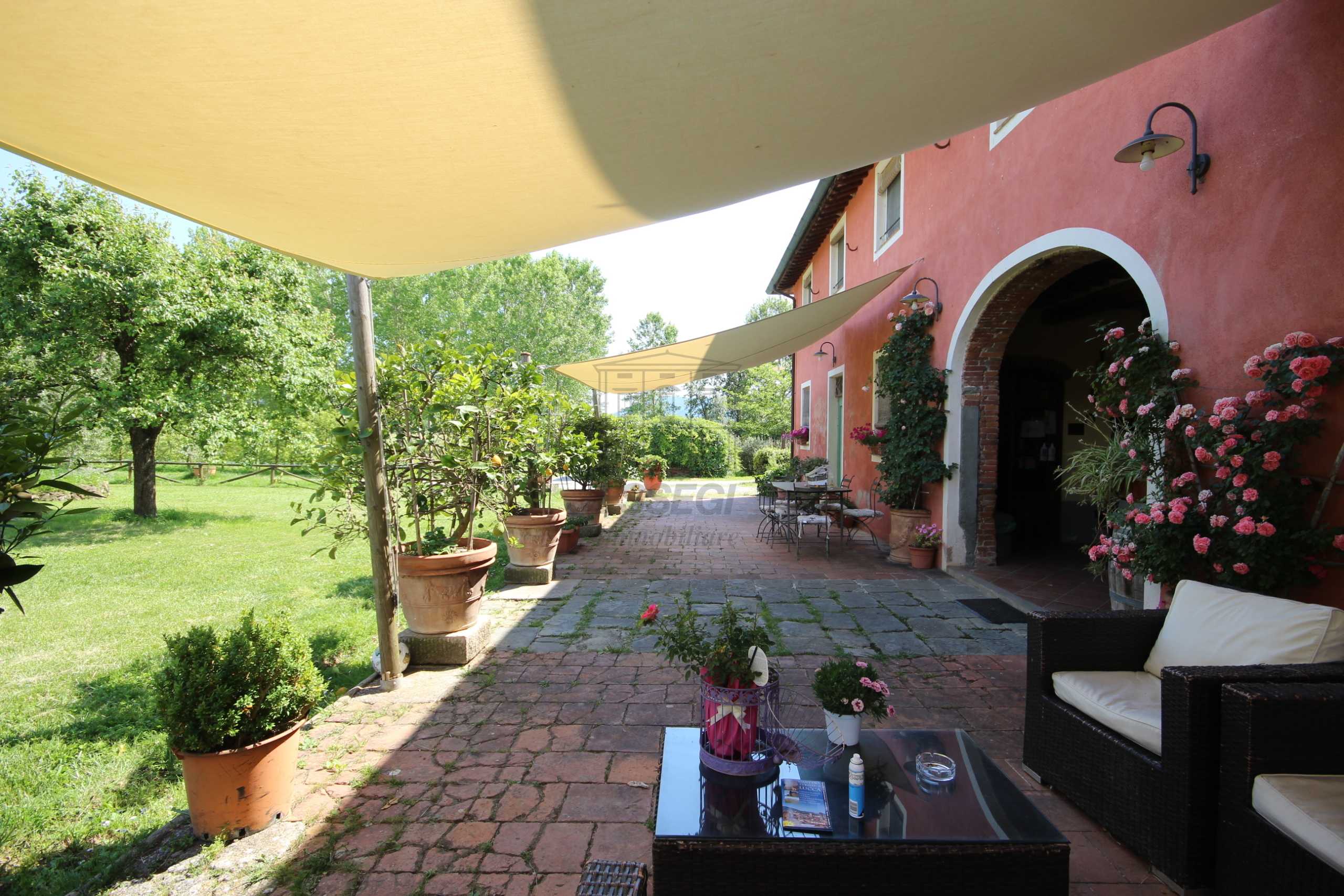 Casa indipendente in Vendita a Lucca Via della Pieve Santo Stefano