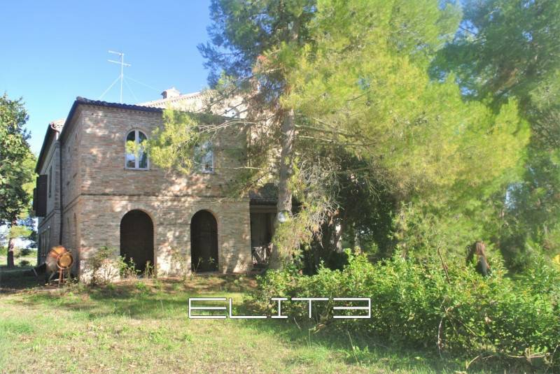 Villa in Vendita a Porto Recanati Quartiere Ovest - Grotte - Montarice