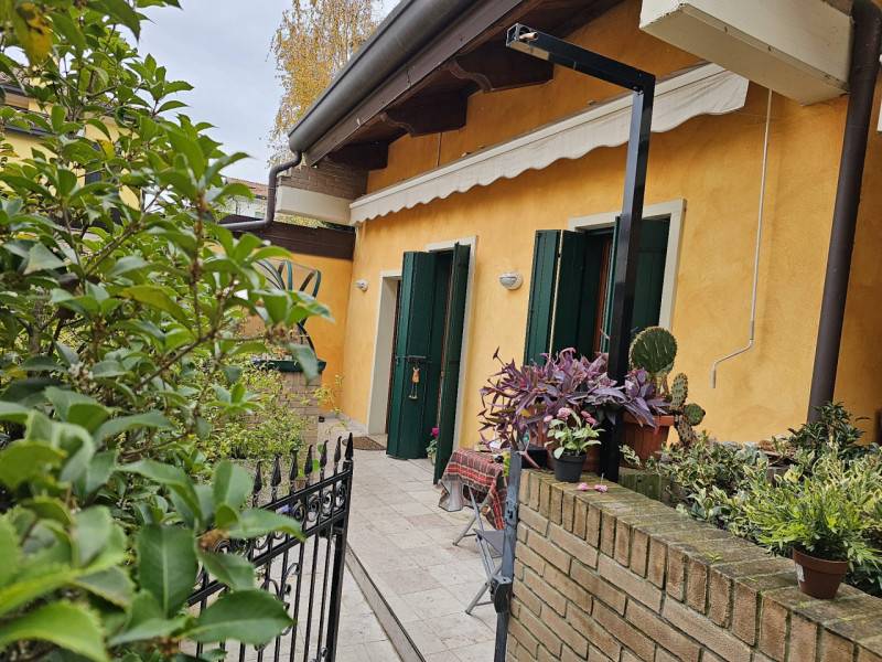 Casa Bi - Trifamiliare in Vendita a Padova Palestro