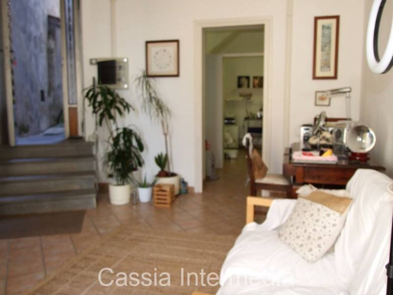 Ufficio in Affitto a Castel Sant'Elia