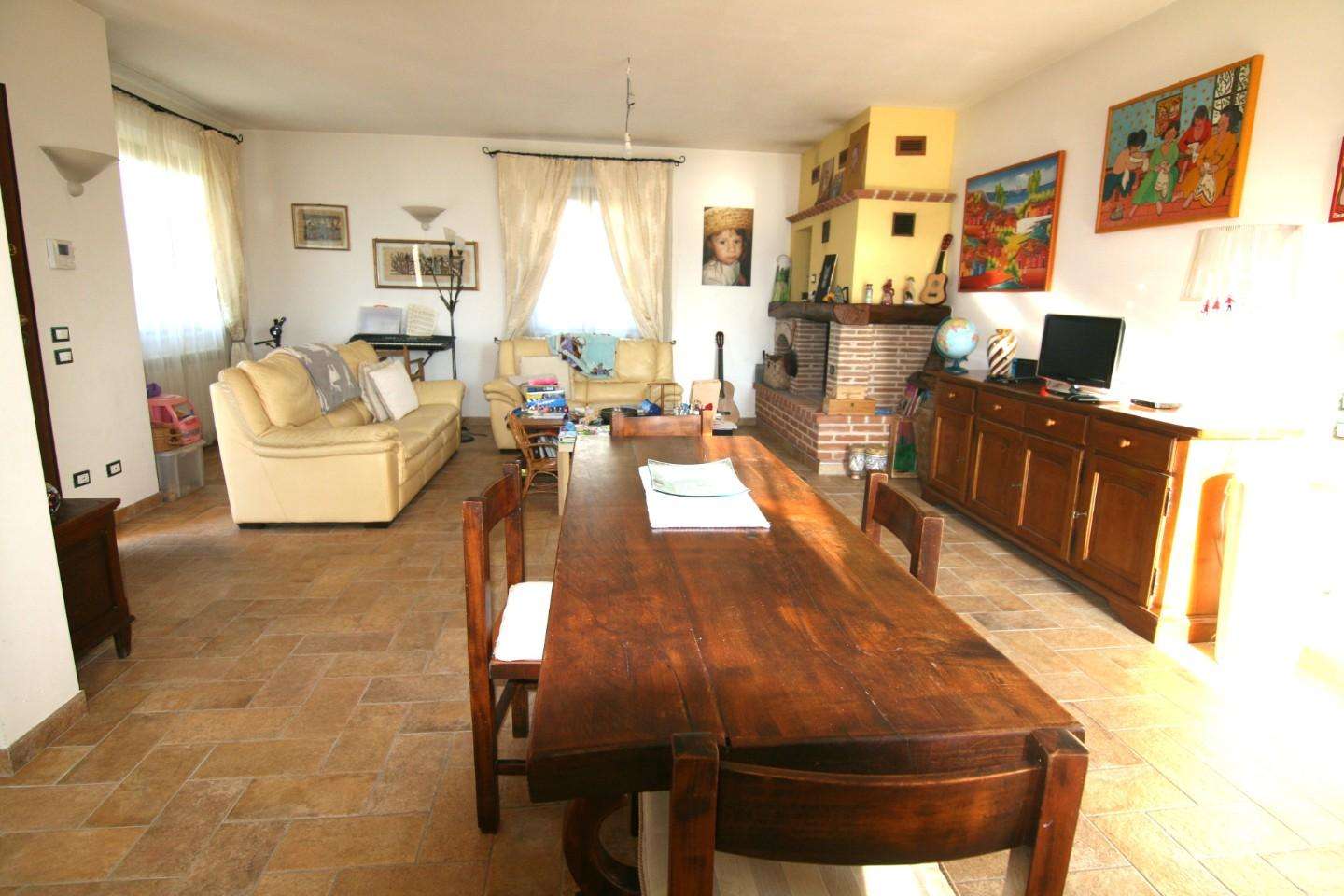Casa Bi - Trifamiliare in Vendita a Carrara Via Ferdinando Micheli,