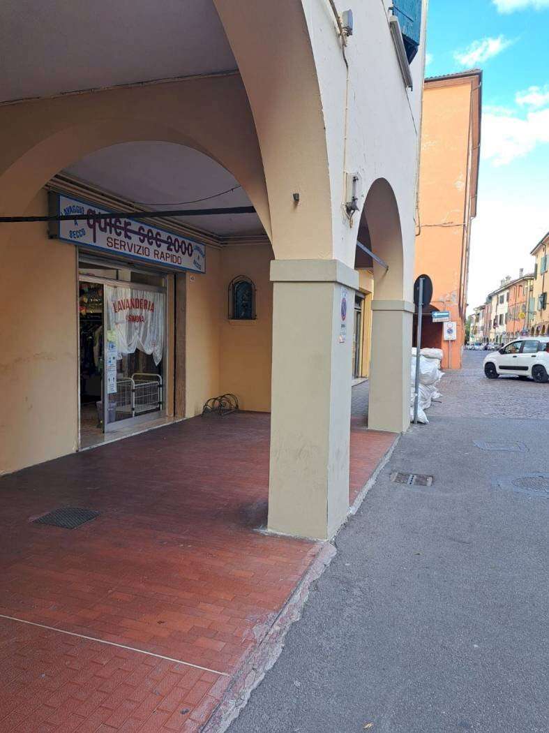 Attività  commerciale in Vendita a Castel San Pietro Terme via Giuseppe Mazzini