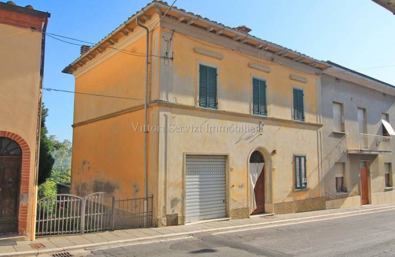Casa Bi - Trifamiliare in Vendita a Montepulciano Valiano