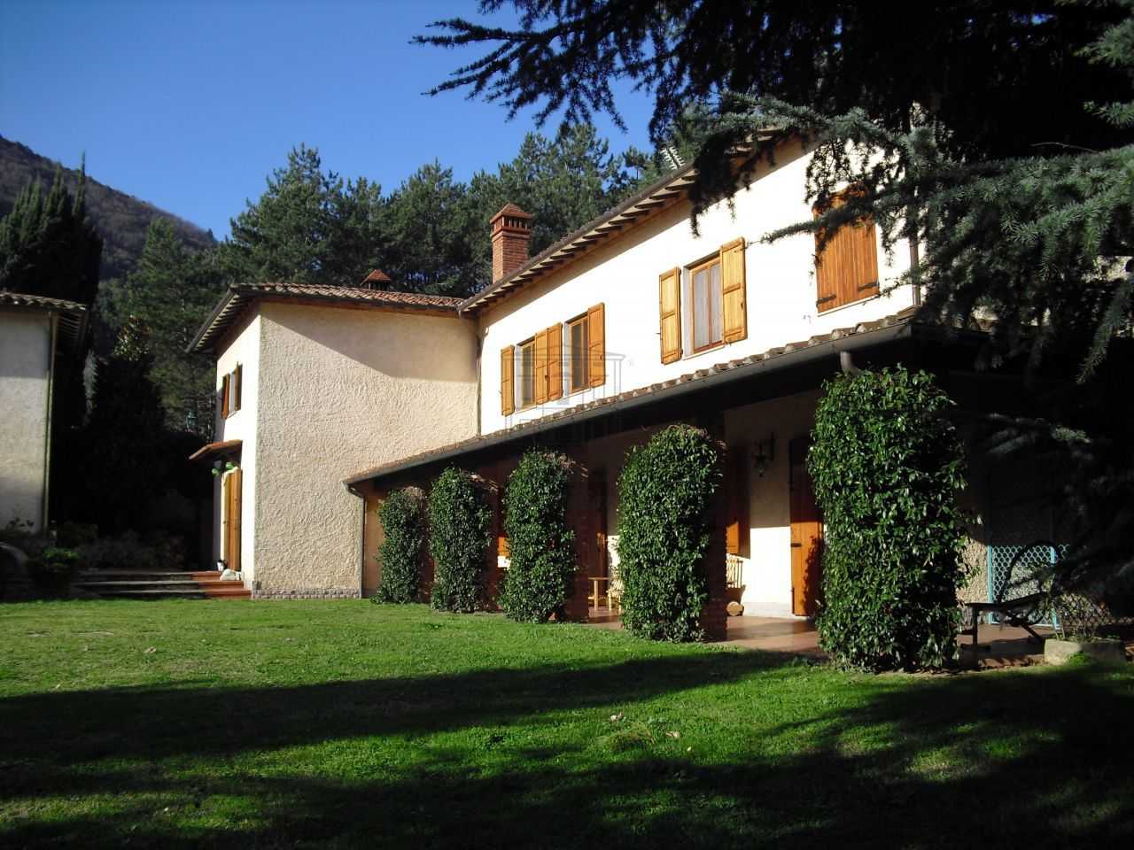 Casa indipendente in Vendita a Lucca Via di Villa Gaia