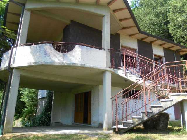 Villa in Vendita a Carrara fossola