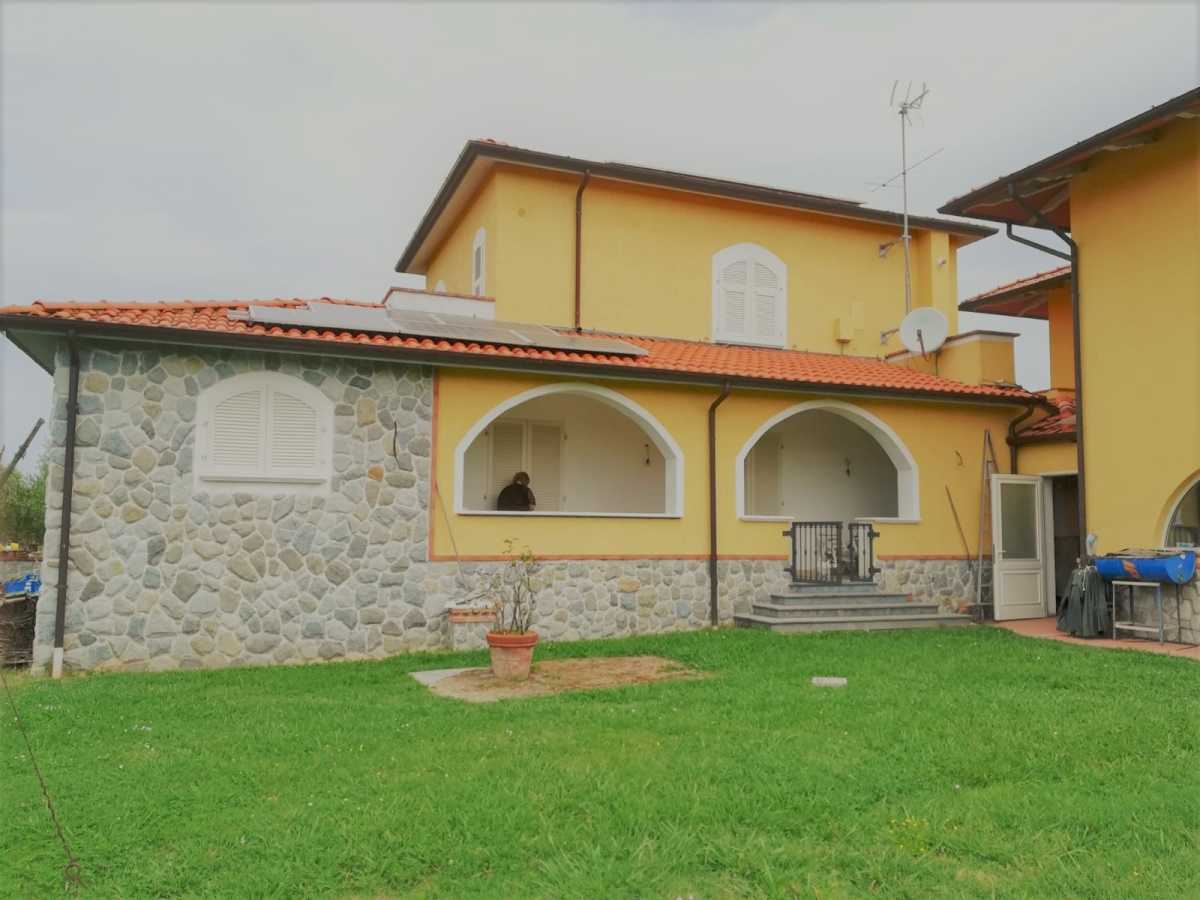 Casa indipendente in Vendita a Castelnuovo Magra