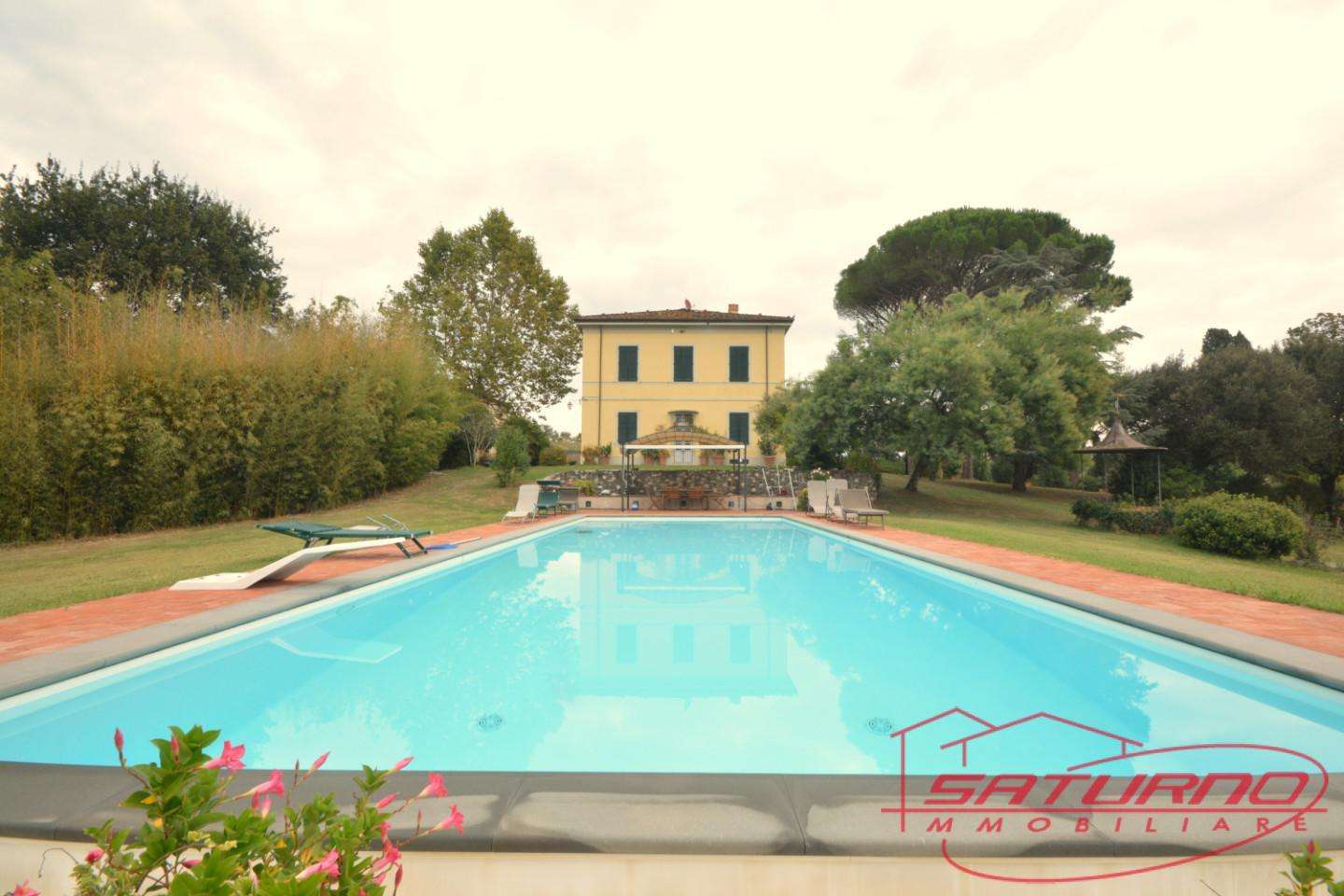 Villa in Vendita a Lucca Santo Stefano