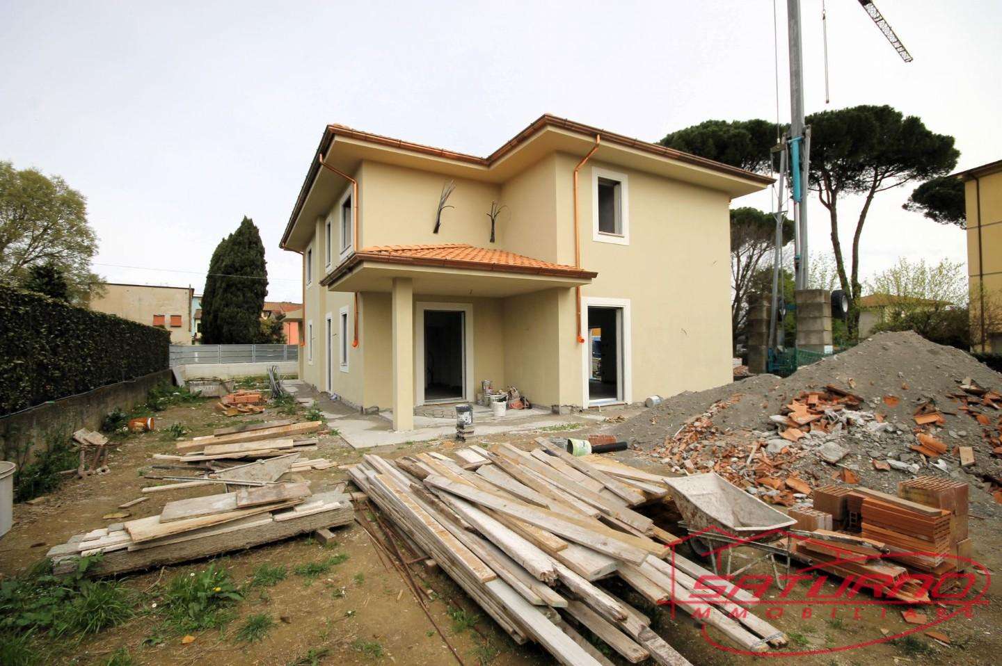 Casa Bi - Trifamiliare in Vendita a Capannori Via del Pelo, 25