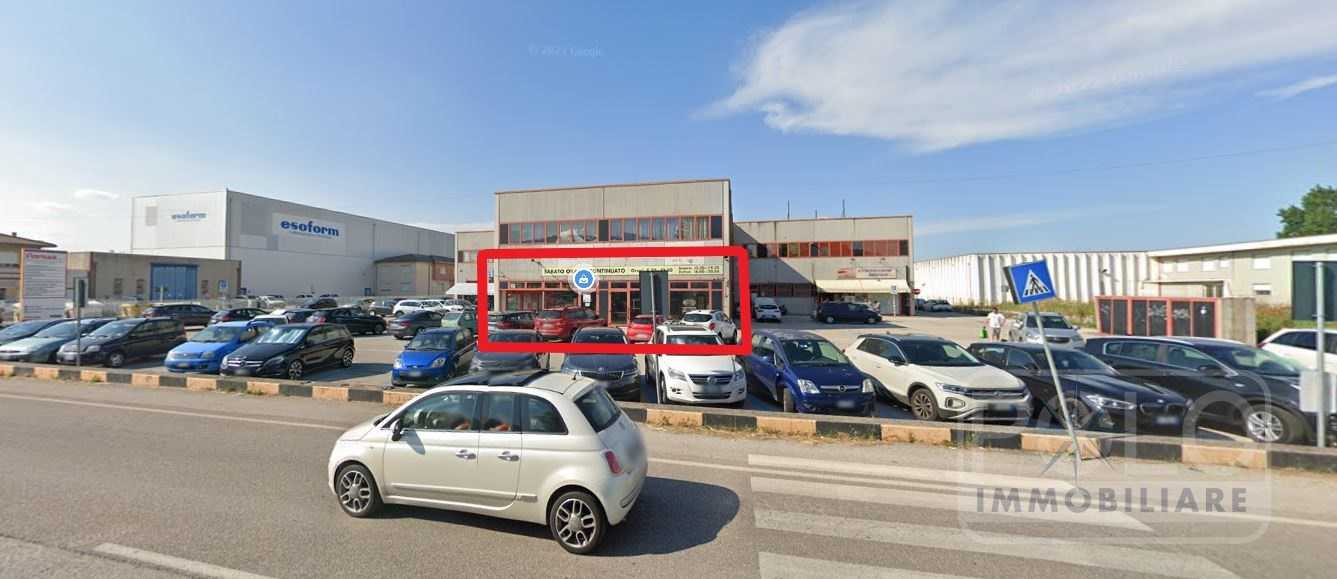 Locale commerciale in Vendita a Rovigo VIALE DEL LAVORO