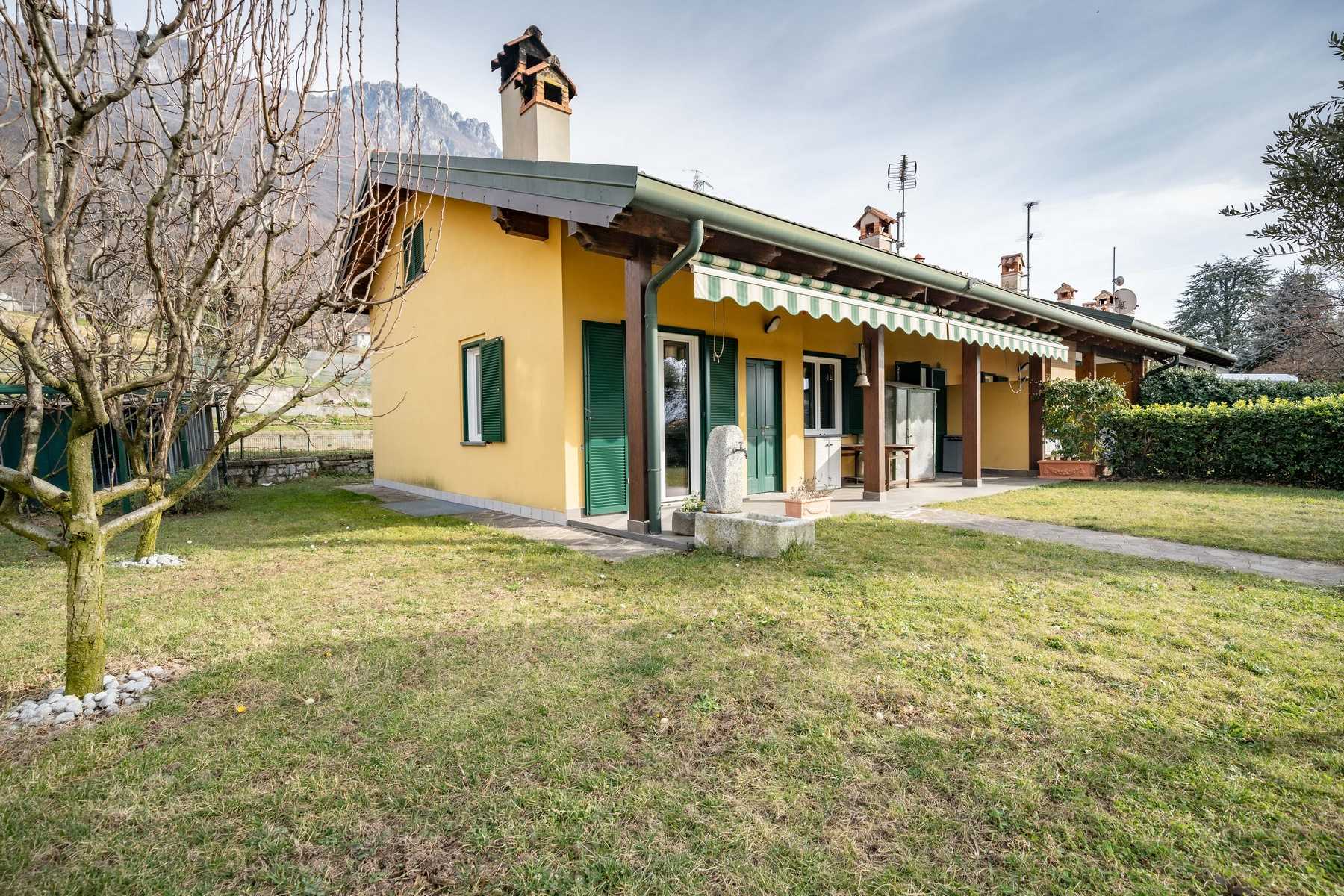 Villa in Vendita a Mandello del Lario Strada per Maggiana