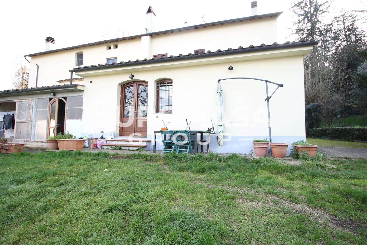 Villa in Vendita a Lucca Via per Gattaiola e Meati,