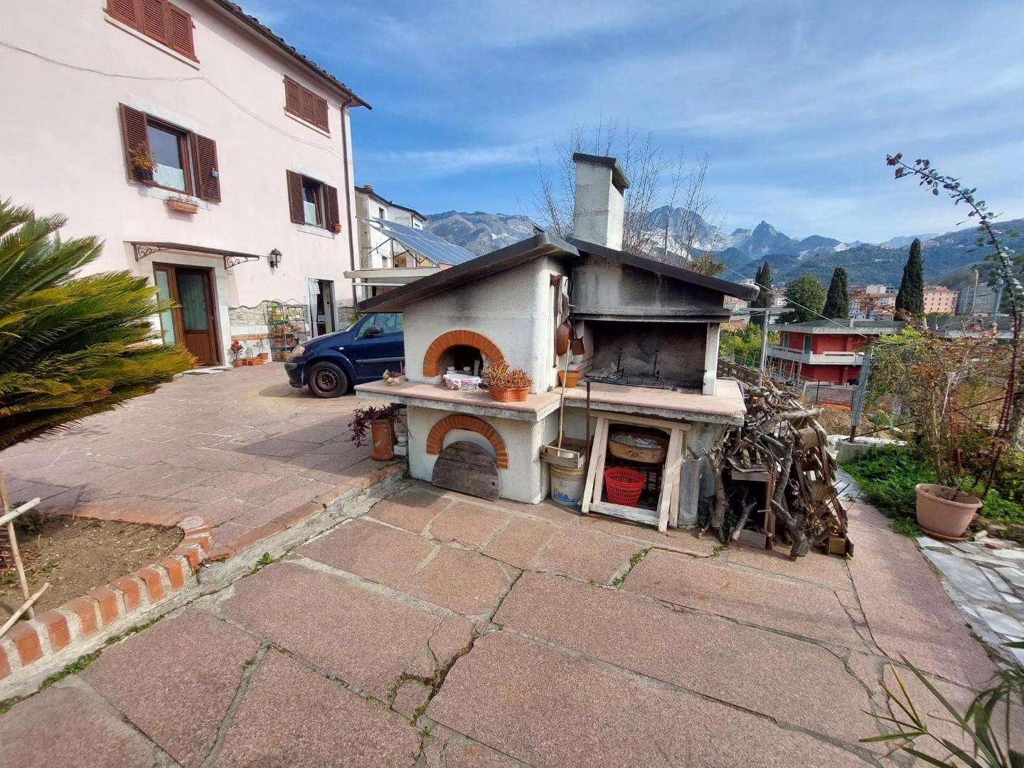 Casa Bi - Trifamiliare in Vendita a Carrara Via di Stabbio,
