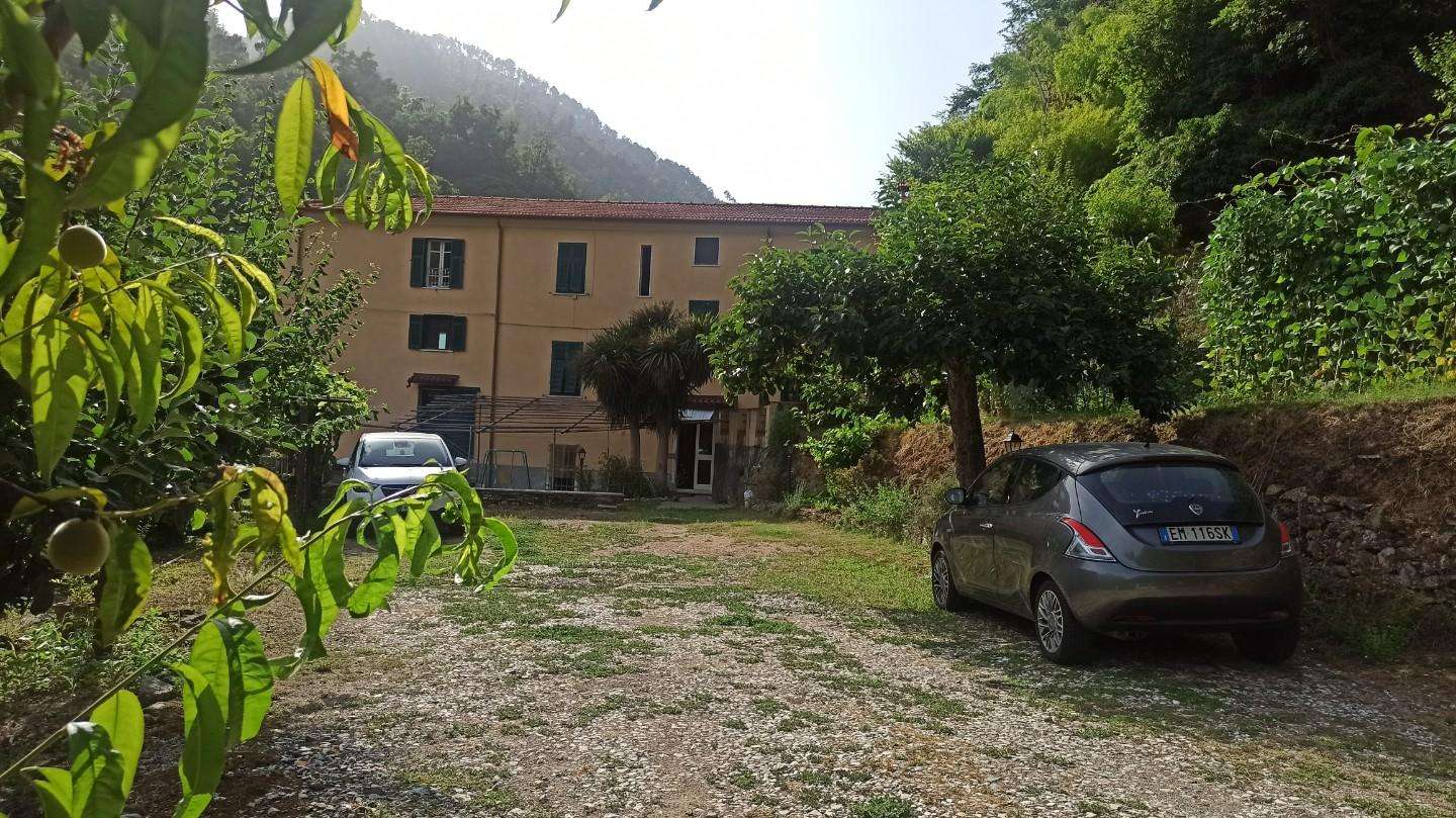 Casale in Vendita a Carrara Via Provinciale di Gragnana,
