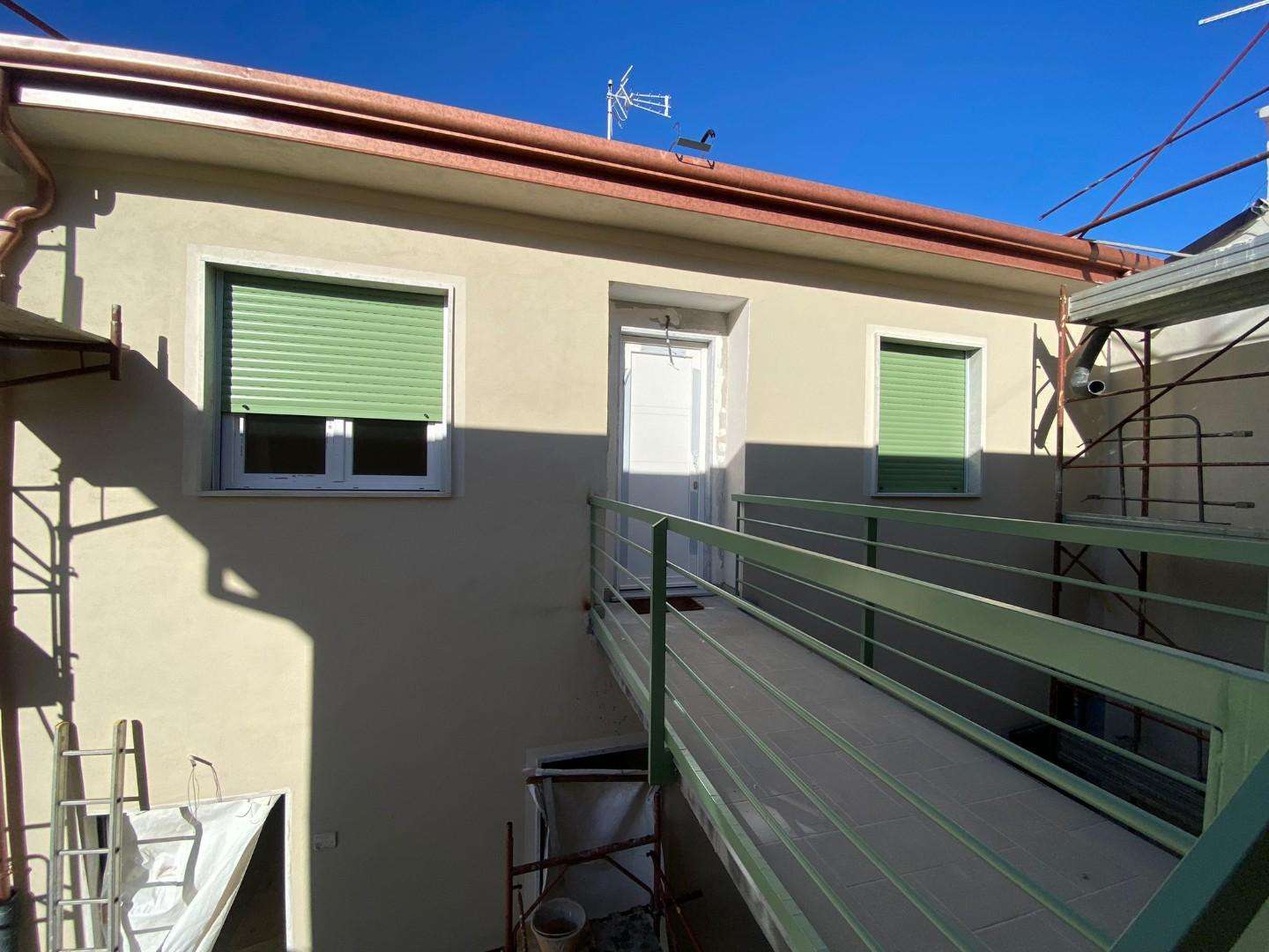 Appartamento in Affitto a Carrara Via Ciro Menotti,