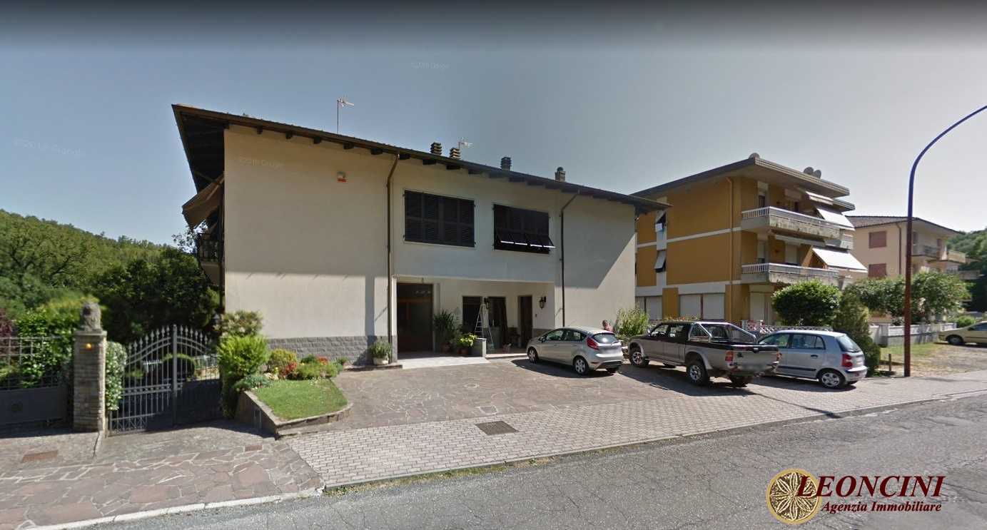 Casa Bi - Trifamiliare in Vendita a Licciana Nardi strada provinciale