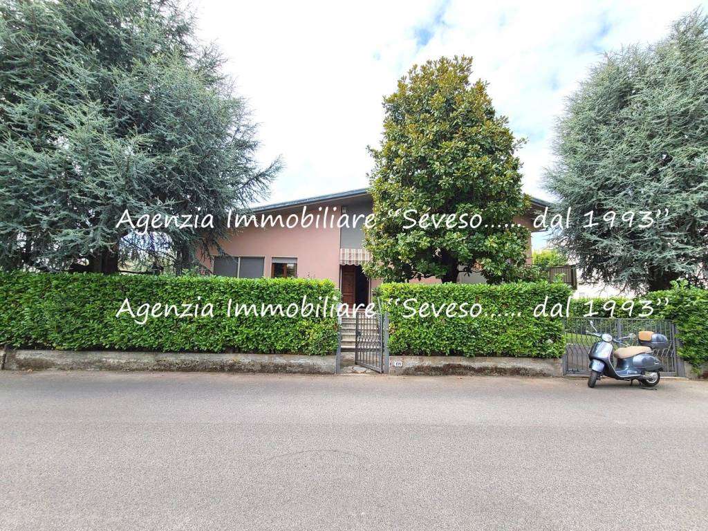 Villa in Vendita a Seravezza Via Alessandro Manzoni, 139