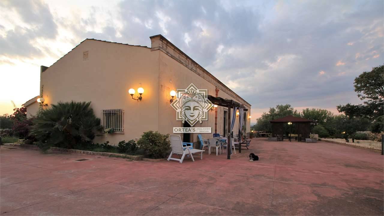 Villa in Vendita a Noto San Lorenzo