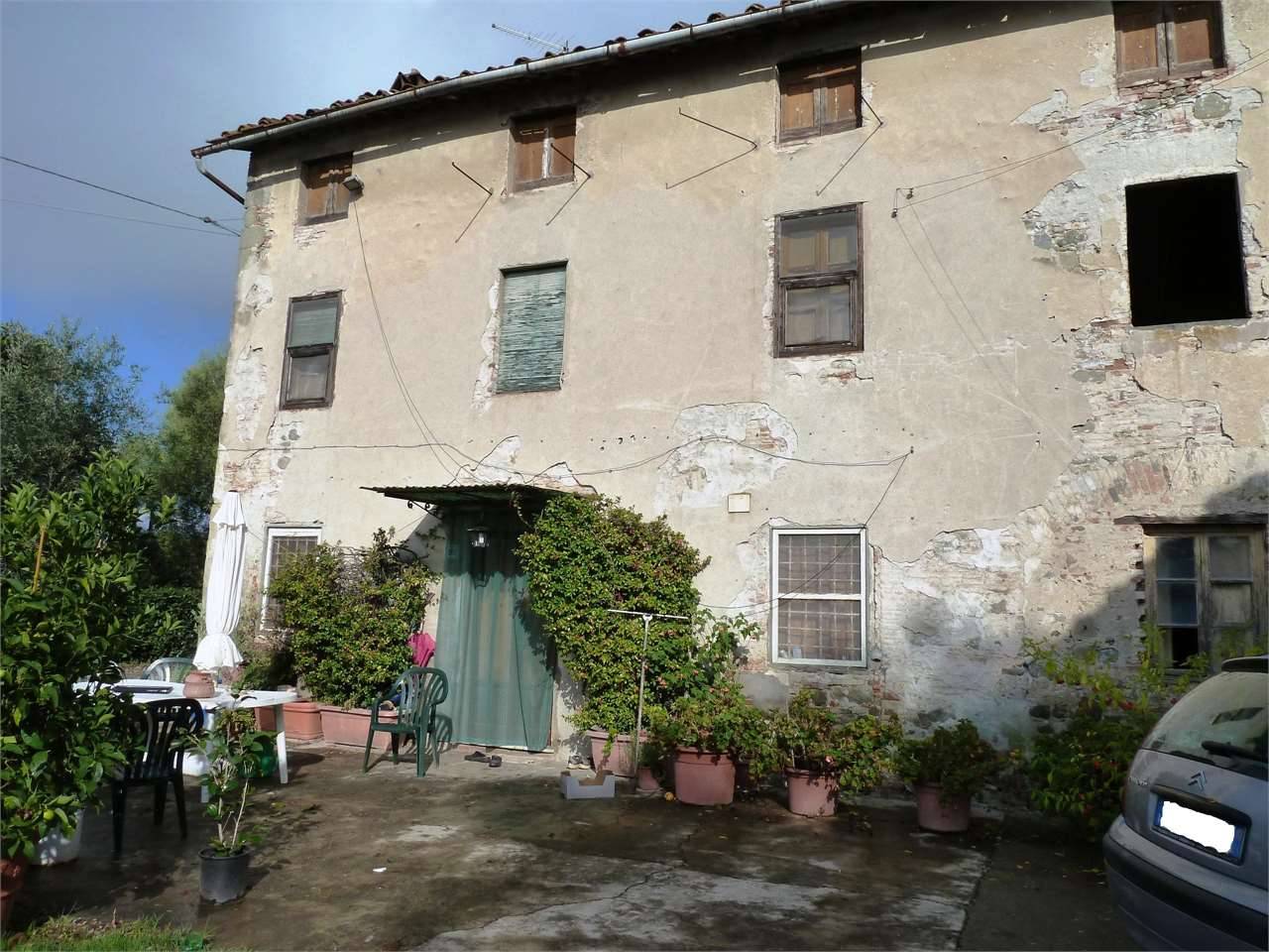 Villa in Vendita a Capannori Tofori
