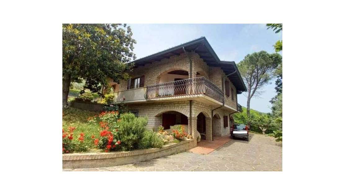 Villa in Vendita a Montecalvo in Foglia Borgo Massano