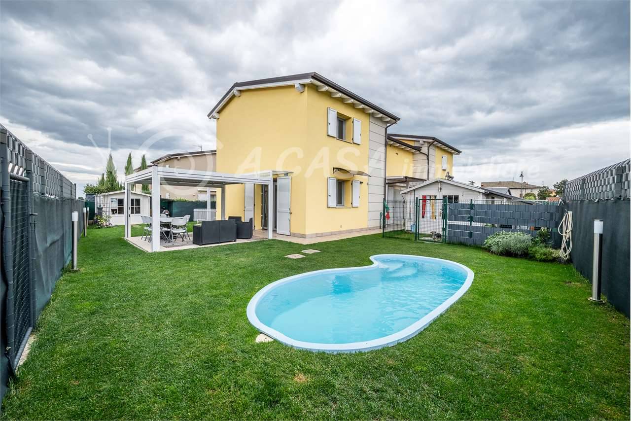 Casa Bi - Trifamiliare in Vendita a Parma
