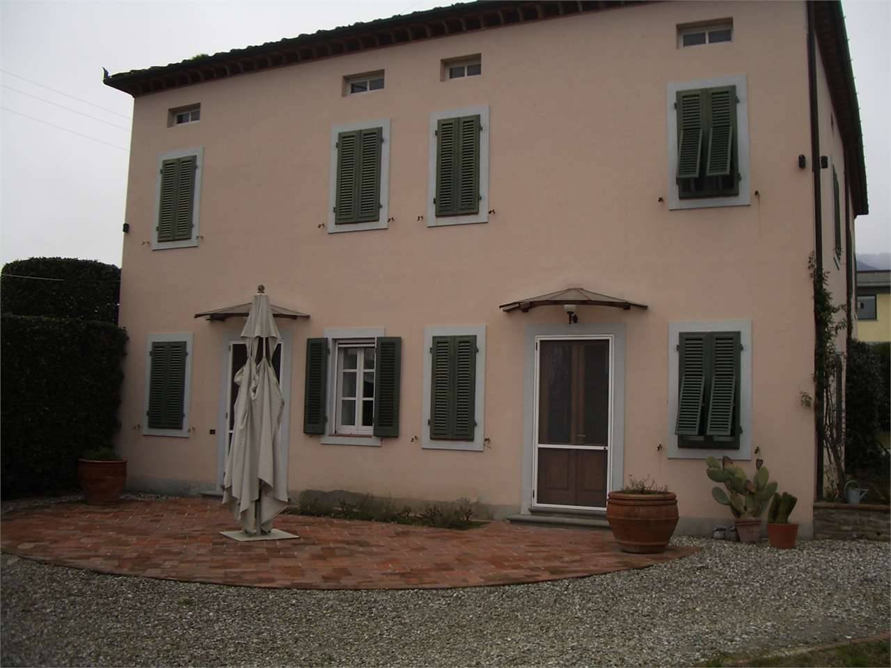 Villa in Vendita a Capannori Segromigno in Monte