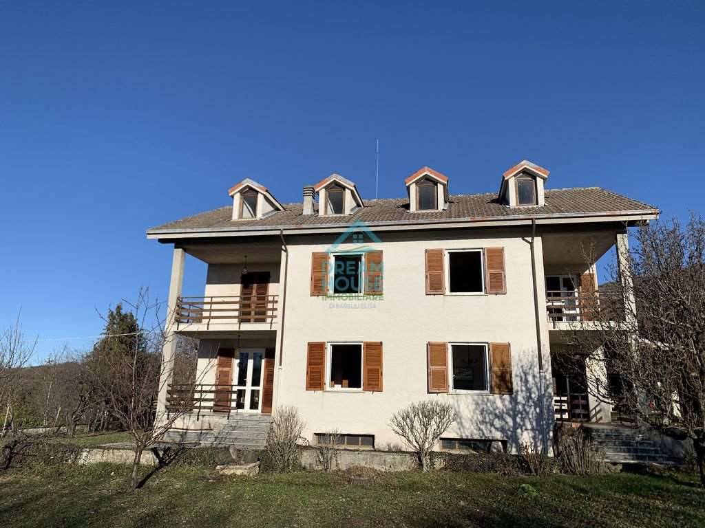 Villa in Vendita a Cantalupo Ligure Pallavicino