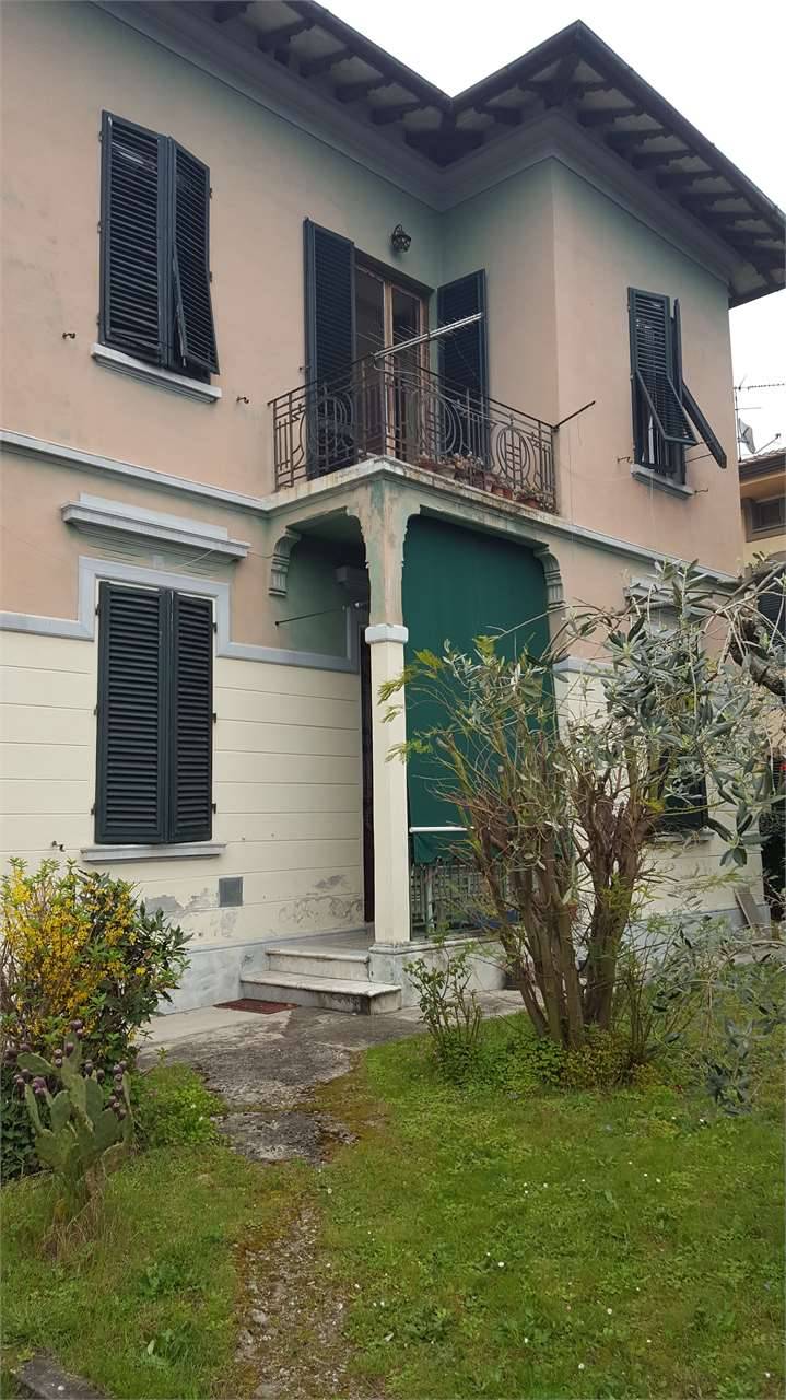 Villa in Vendita a Lucca San Marco