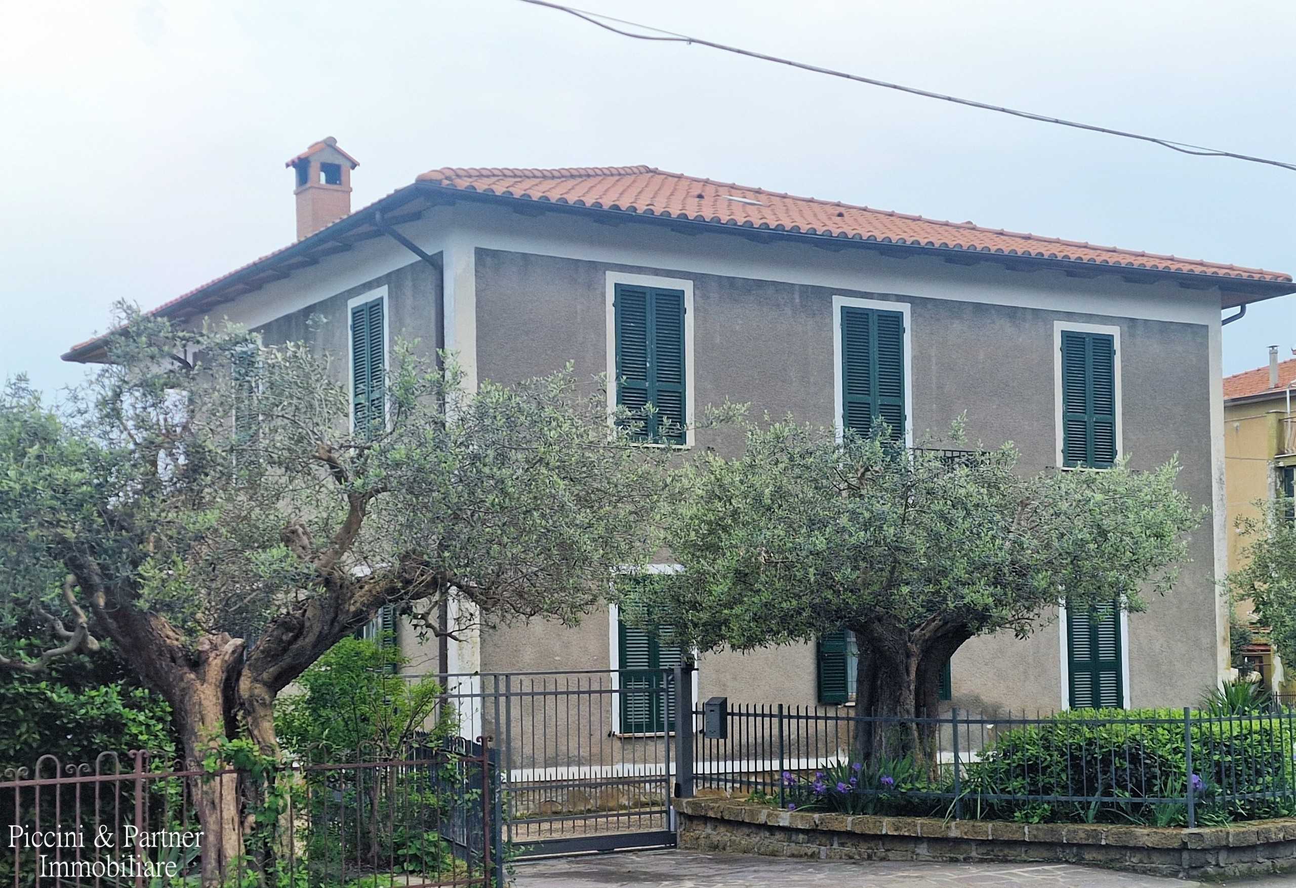 Casa indipendente in Vendita a Passignano sul Trasimeno Via Costa