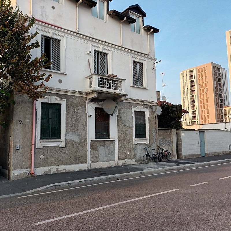 Appartamento in Vendita a Milano via Ernesto Teodoro Moneta 74 mIlano- Affori