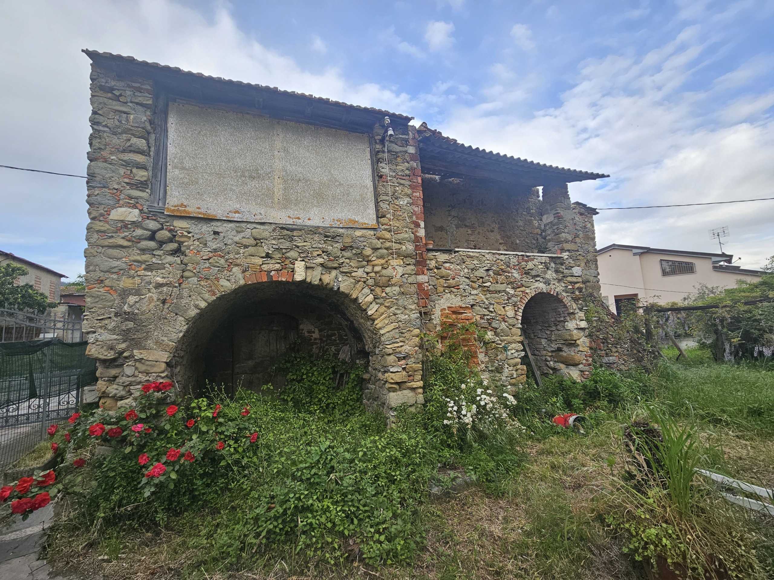 Casa indipendente in Vendita a Castelnuovo Magra Via Palvotrisia