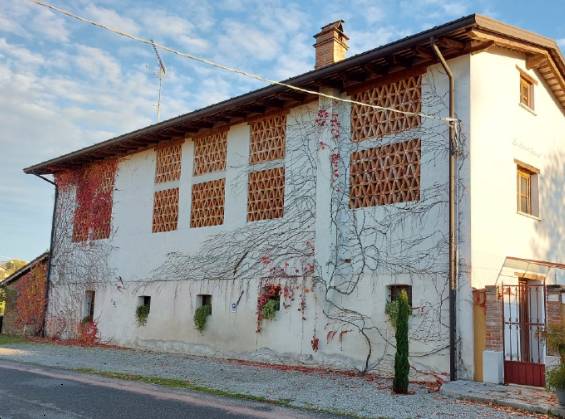 Palazzo - Stabile in Vendita a Capriva del Friuli