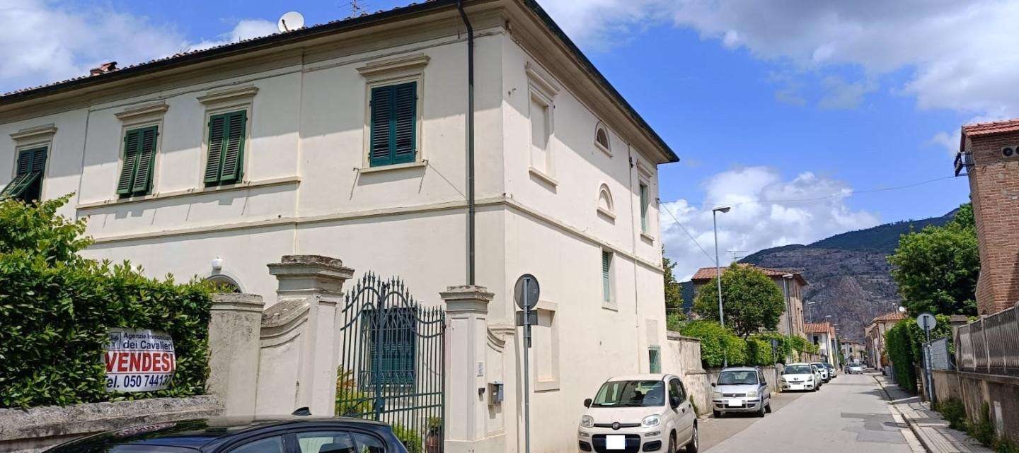 Palazzo - Stabile in Vendita a Cascina Via Tosco Romagnola,