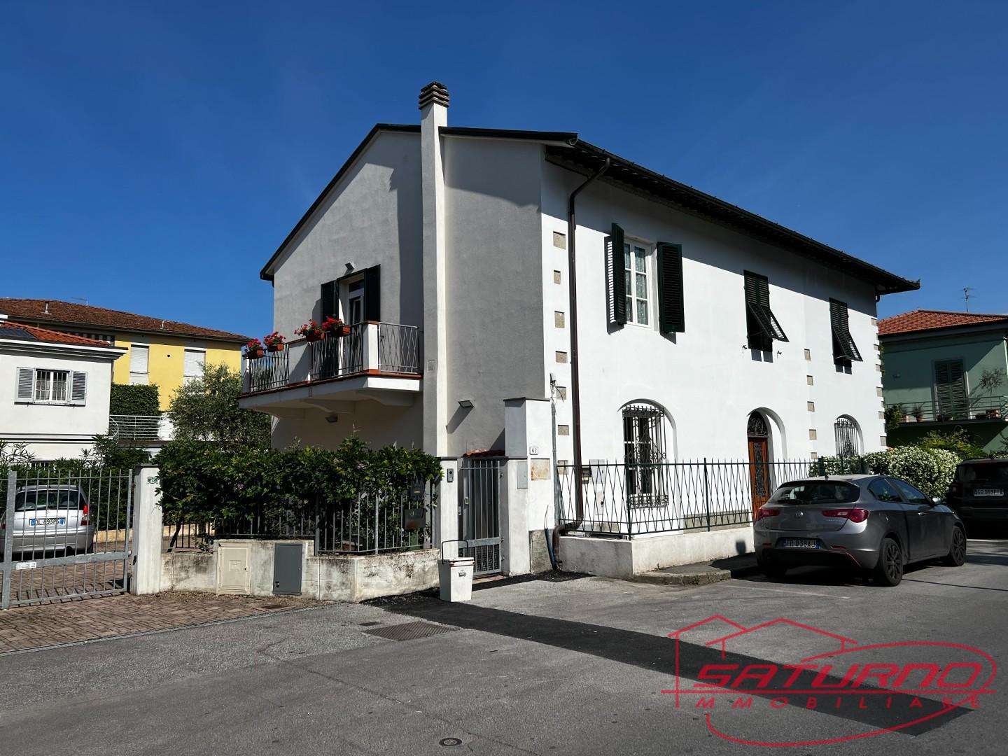 Casa Bi - Trifamiliare in Vendita a Lucca Via Inigo Campioni,