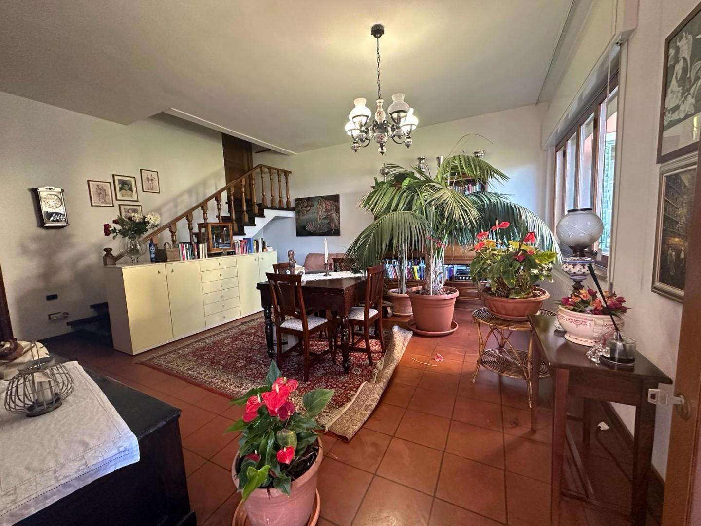Casa Bi - Trifamiliare in Vendita a Porcari Via Giacomo Puccini,